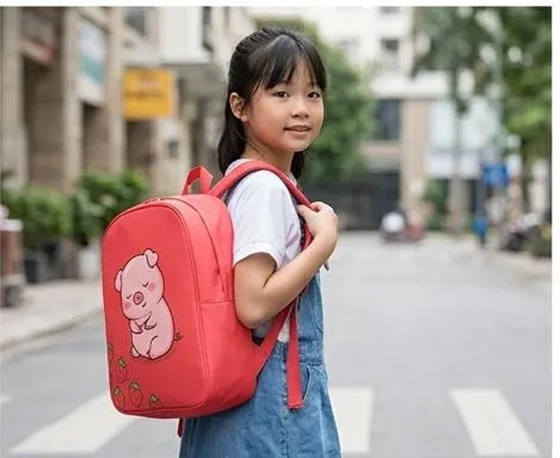 Cặp học sinh cấp 1 tuổi Hợi