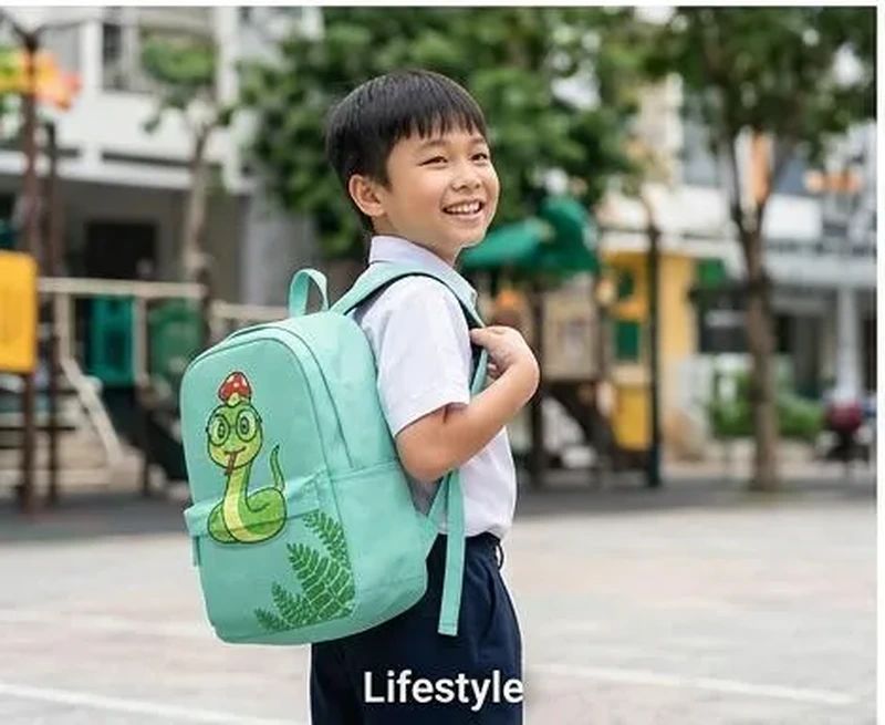 Cặp học sinh cấp 1 tuổi Tỵ Cặp học sinh cấp 1 tuổi Tỵ